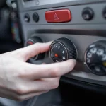 poner el aire acondicionado del coche en verano